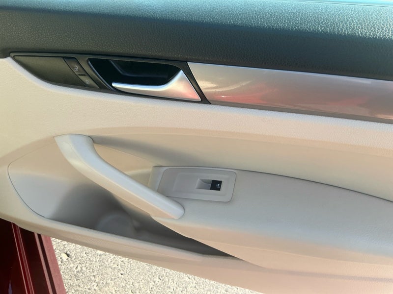 2015 Volkswagen Passat Limited Edition - Photo 18