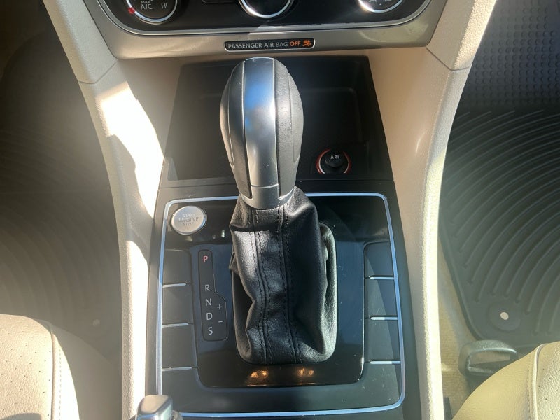 2015 Volkswagen Passat Limited Edition - Photo 21