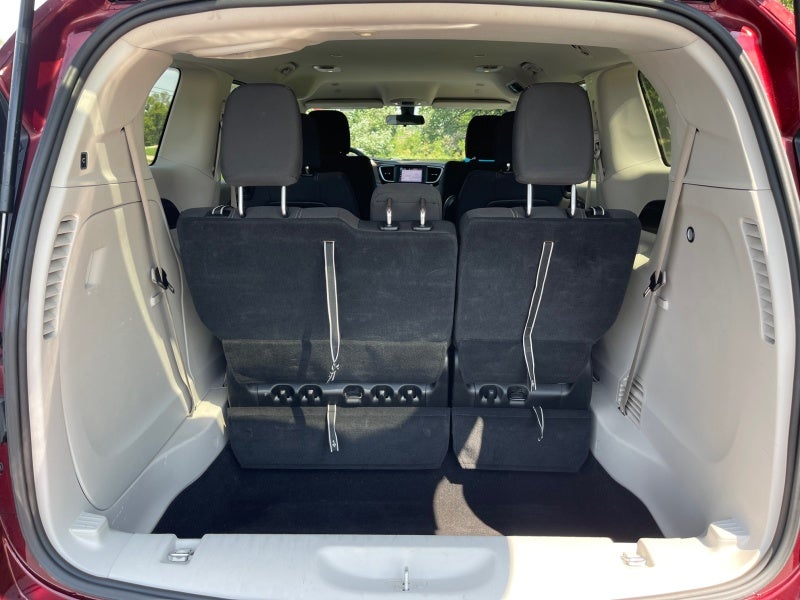 2022 Chrysler Voyager LX