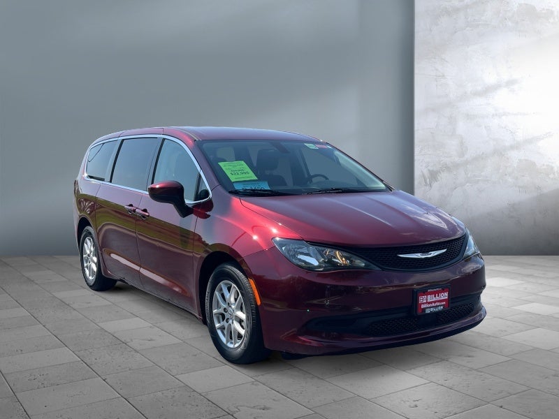 2022 Chrysler Voyager LX