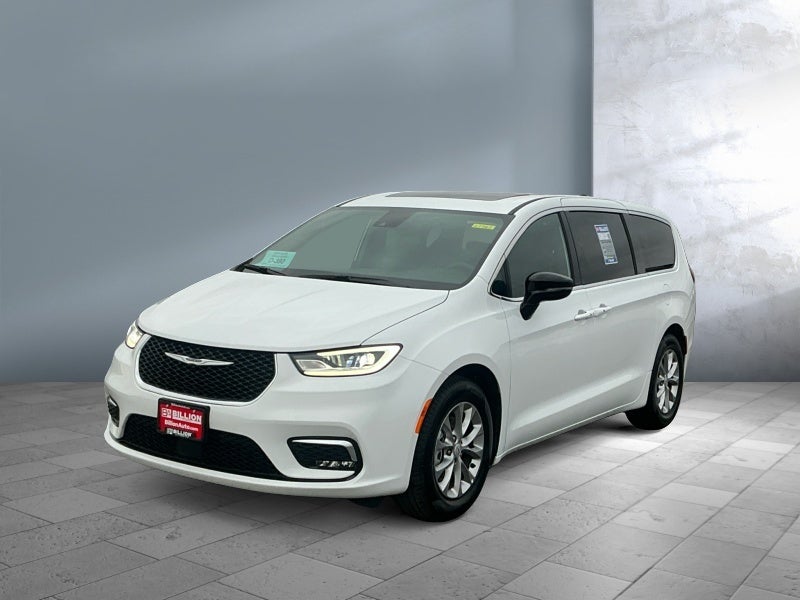 2026 Chrysler Pacifica Limited's photo