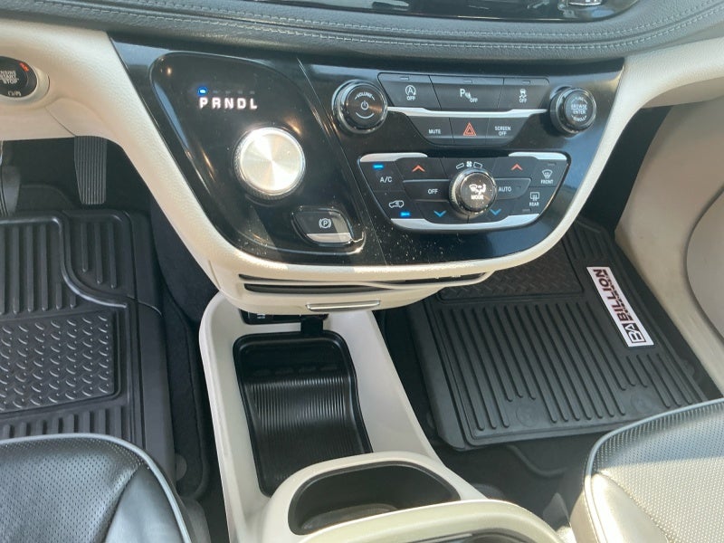2019 Chrysler Pacifica Limited - Photo 12