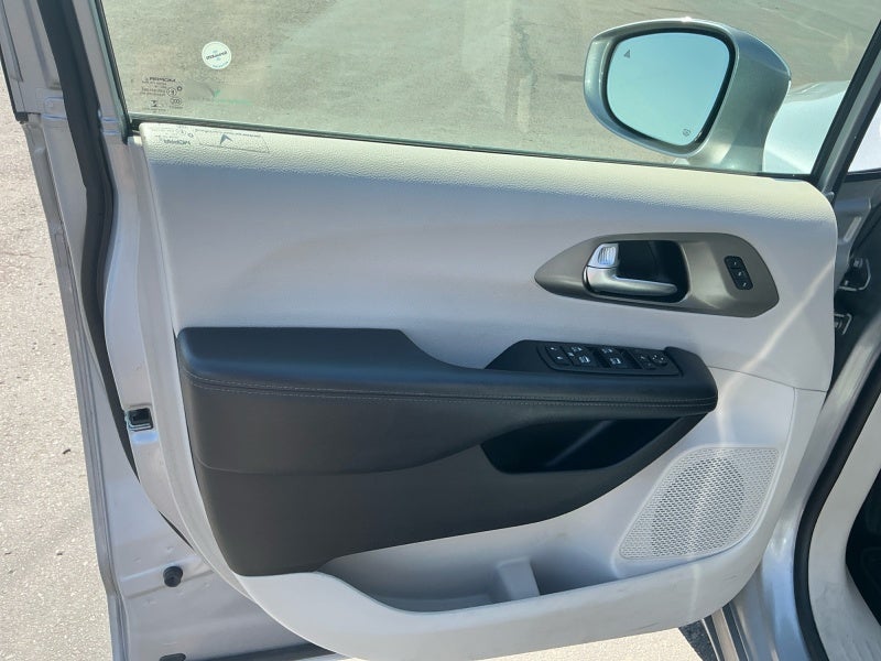 2019 Chrysler Pacifica Limited - Photo 16