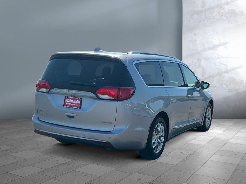 2019 Chrysler Pacifica Limited - Photo 6