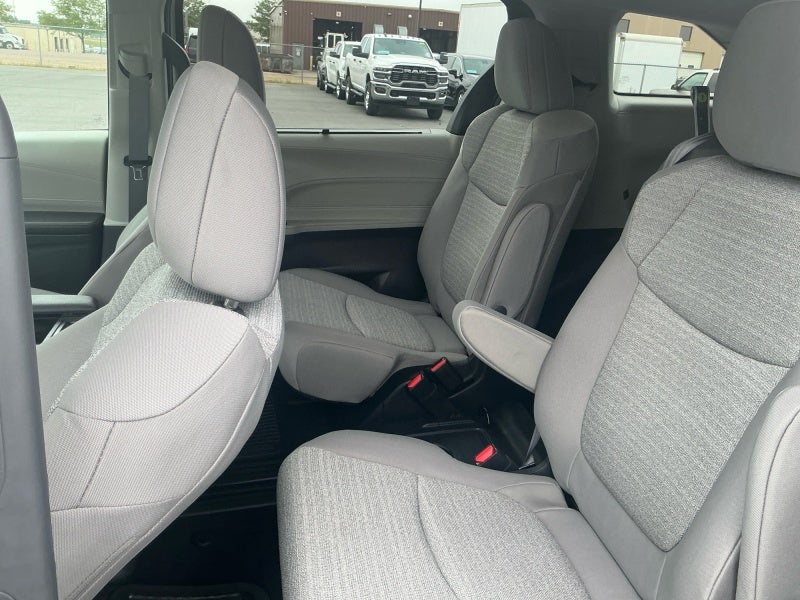 2023 Toyota Sienna LE