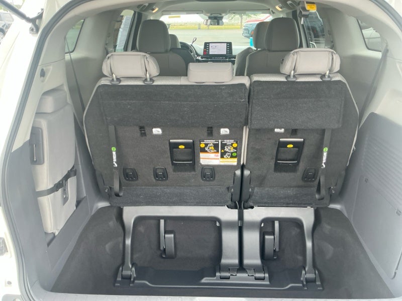 2023 Toyota Sienna LE