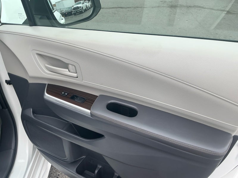 2023 Toyota Sienna LE