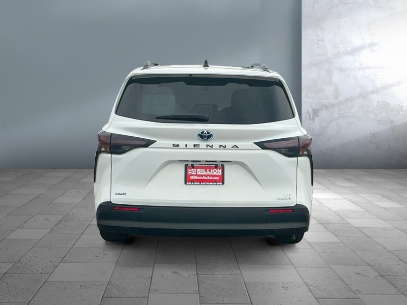 2023 Toyota Sienna LE