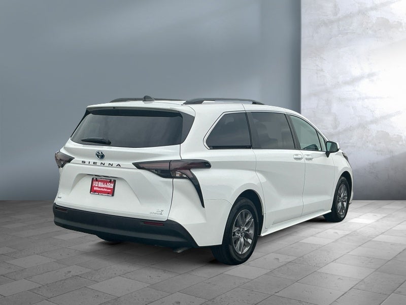 2023 Toyota Sienna LE