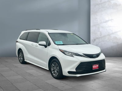 2023 Toyota Sienna LE
