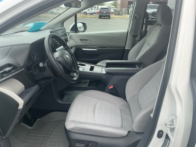 2023 Toyota Sienna LE