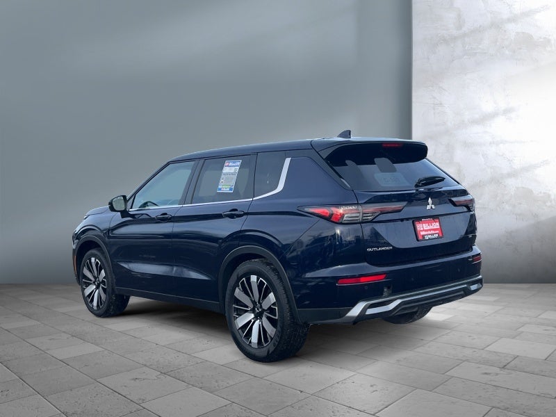 2025 Mitsubishi Outlander SE