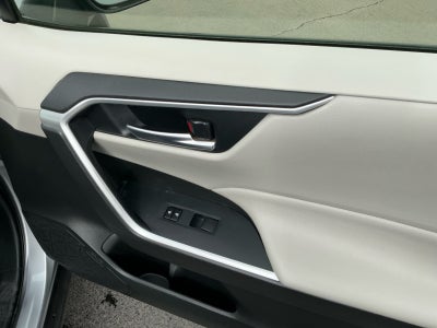 2020 Toyota RAV4 Hybrid XLE