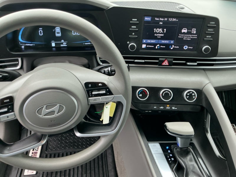 2024 Hyundai ELANTRA SE