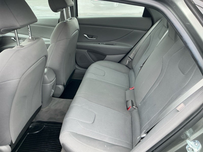 2024 Hyundai ELANTRA SE