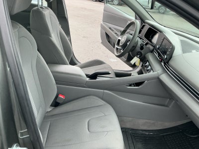 2024 Hyundai ELANTRA SE
