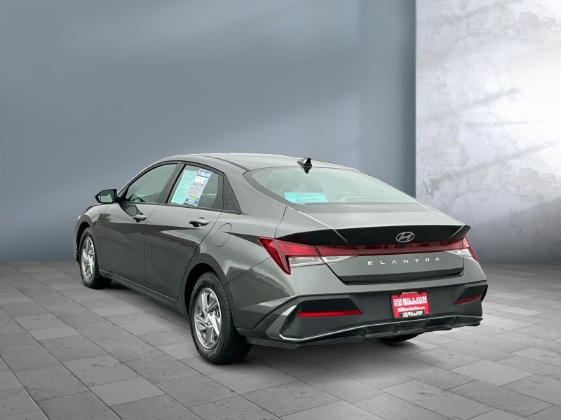 2024 Hyundai ELANTRA SE