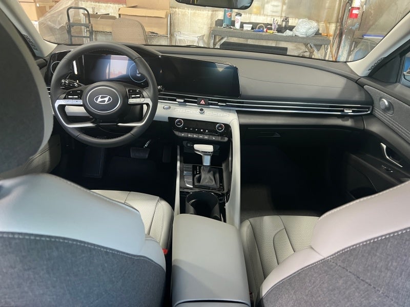 2025 Hyundai ELANTRA Limited