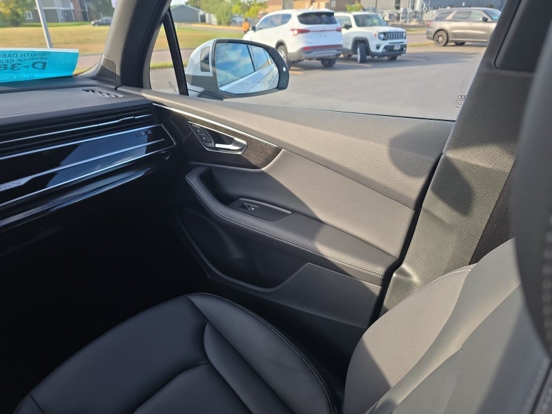 2025 Audi Q7 Premium Plus